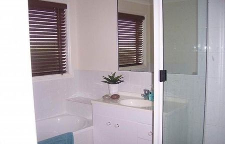 Spacious 3-Bedroom Villa Near the Uni! - Photo 5