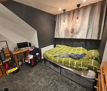 6 Bed - 24 Ashville Grove, Hyde Park, Leeds - LS6 1LY - Student - Photo 3