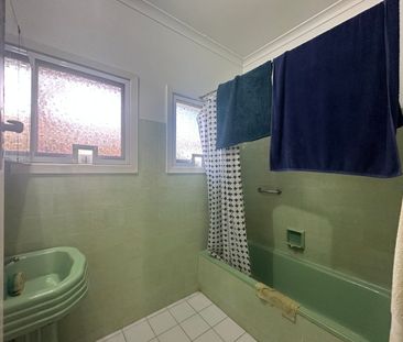 TWO BEDROOM HOME, WALKING DISTANCE TO SHOPPING CENTRE! - Photo 6