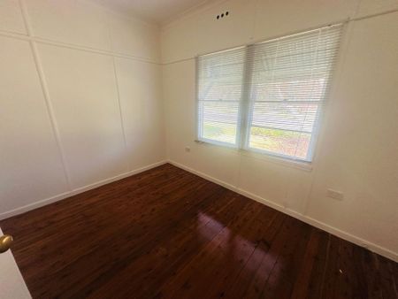 For Rent&colon; Charming 2-Bedroom Park-Facing Home&excl; Close to Seven Hills Station&excl; - Photo 5