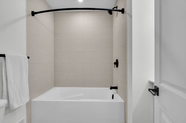 For Lease - 615 Santa Monica Road, London North, Ontario - Photo 1