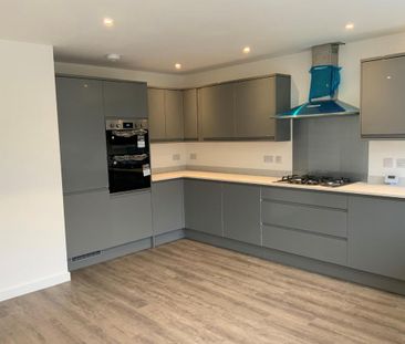 3 bedroom semi-detached house to rent - Photo 5