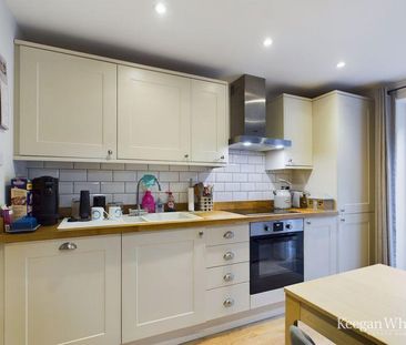 2 bedroom character property to rent - Photo 6
