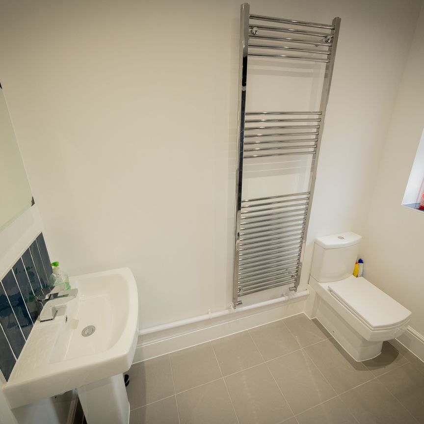 4x Double Rooms, near RHS and City Centre. Room 4 - Photo 1