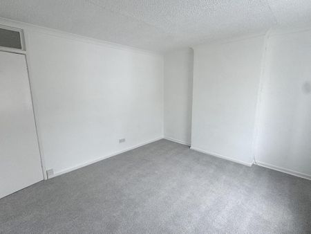 2 bedroom end of terrace house to rent - Photo 5