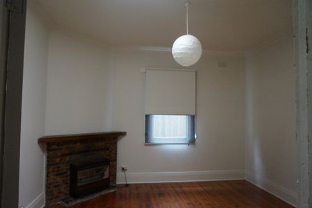 Freshly Painted - Stones Throw From Pakington Street. - Photo 2