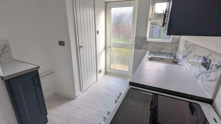 Queens Way, Ringwood, BH24 - Photo 5