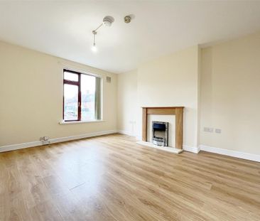 3 bedroom End of terrace house to rent - Photo 2