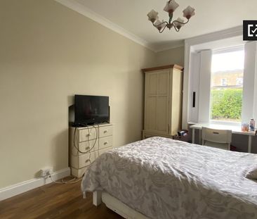 Room for rent in 5-bedroom house in Dublin - Photo 2