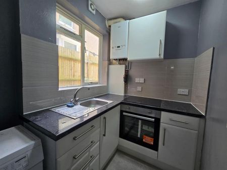 2 bedroom flat to rent - Photo 5