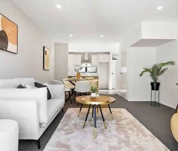 LIKE NEW, 2 BRM TOWNHOUSE IN SUNNYVALE - Photo 4