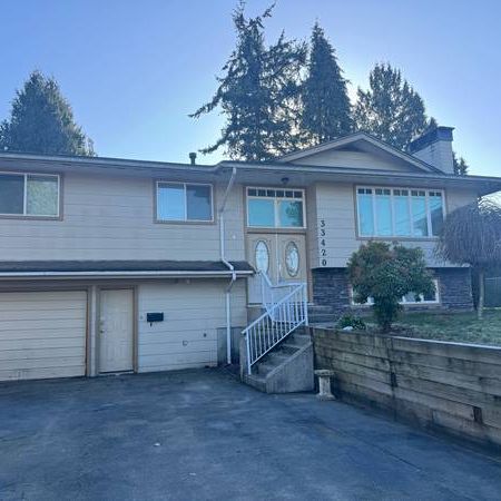 Spacious Family Home - Photo 4