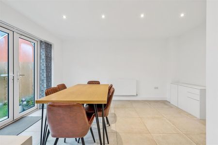 4 BED Detached house To rent - Photo 5