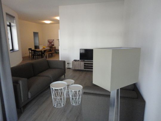 Dit appartement is gelegen in het mooie appartementen complex “Maankwartier” in het centrum van Heerlen. Het appartement heeft 2 slaapkamers een badkamer en een afgesloten parkeerplaats. - Photo 1
