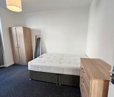 6 bedroom semi-detached house to rent - Photo 3