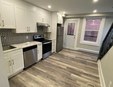 2421 De Maisonneuve East | 2421 De Maisonneuve East, Montreal - Photo 1