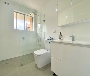 Conveniently Located 2 Bedroom Unit! - Photo 4