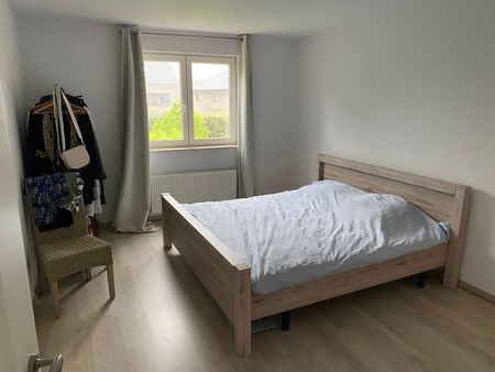 Recente (2012) 3-gevelwoning, uitstekend gelegen in een rustige en residentiële straat, vlakbij het centrum van Sterrebeek. - Photo 3