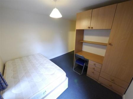 1 bedroom in a flat share to rent - Photo 5