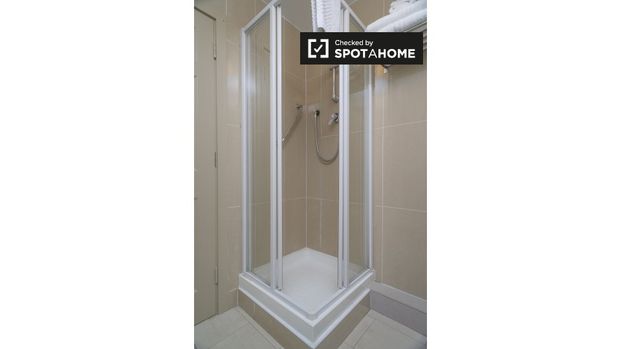 Modern 2-bedroom apartment for rent in Grand Canal Dock - Photo 1