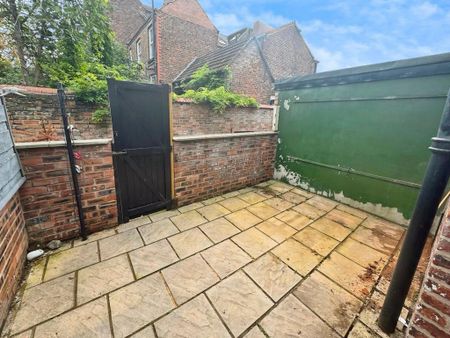 3 bedroom terraced house to rent - Photo 4