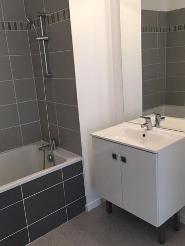 Location Appartement 2 pièces 43m² LORMONT 33310 - Photo 2