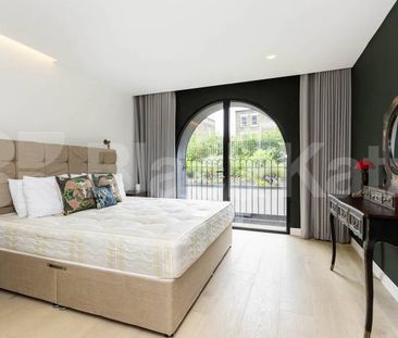 Stunning 3 bed 2 bath house split over 3 floors with a patio area. - Photo 5