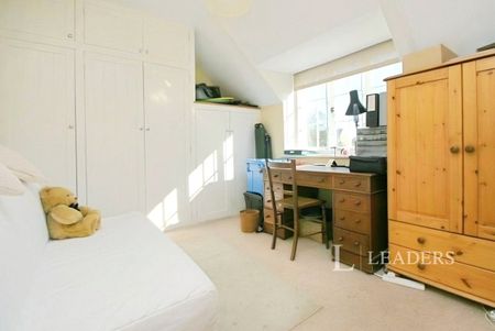 3 bedroom house to rent King Edwards Way, Edith Weston, Oakham, LE15 - Photo 3