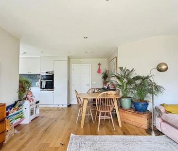 A well-presented two-bedroom ground floor apartment set within a hi... - Photo 3