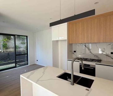 This is a brand new 4 bedrooms house in Westla... - Photo 3