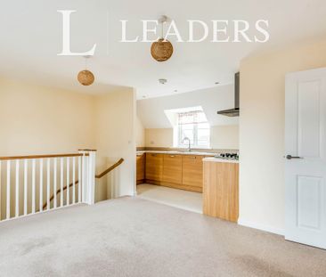 2 bedroom maisonette to rent Curtis Close, Watchfield, Swindon, SN6 - Photo 2