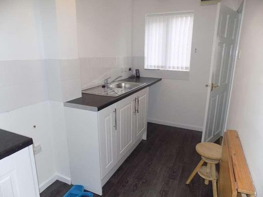 Dadford View, Brierley Hill, DY5 - Photo 1