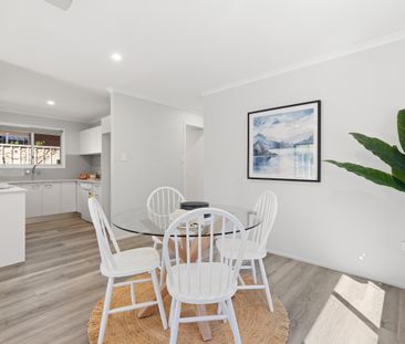 BEAUTIFULLY MODERNIZED 3 BEDROOM HOME NESTLED IN SOUGHT AFTER LOCAT... - Photo 4