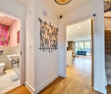 Sycamore Avenue, Woking, Surrey, GU22 - Photo 4