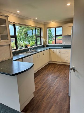 Premium Home in Windsor’s Ultimate Location - Photo 5