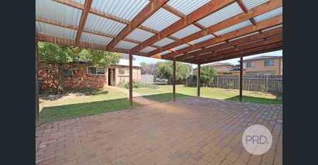 35 Bluett Crescent, Turvey Park NSW 2650 - Photo 4