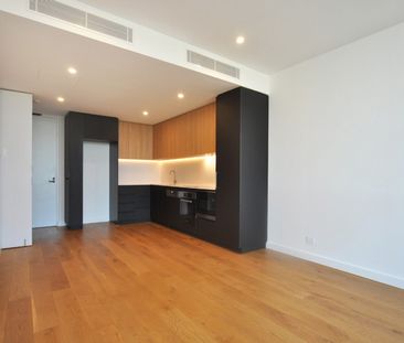 LIVE THE ULTIMATE WESTERN SUBURBS LIFESTYLE! - Photo 2