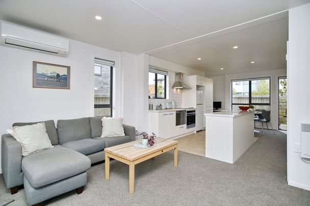 Stylish Living on the Edge! - Photo 1