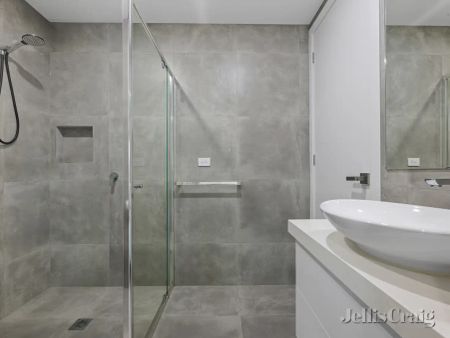 “Sophisticated and Spacious 3 Bedroom Townhouse” - Photo 4