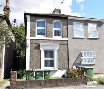 2 bedroom semi-detached house to rent - Photo 4