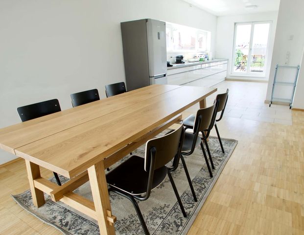 Room in Bernhard-Weiß-Straße, Berlin for 92 m² with 5 bedrooms - Photo 1