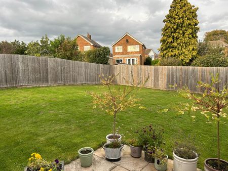 2 bedroom bungalow to rent - Photo 2