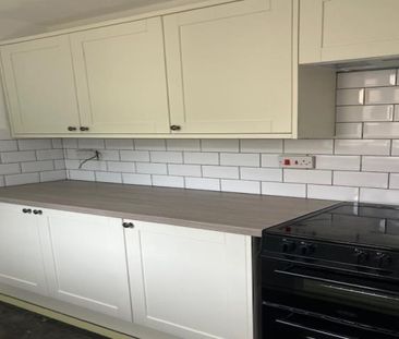 2 bedroom semi-detached house to rent - Photo 6