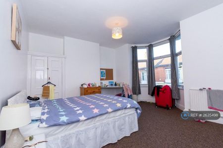 1 bedroom in a house share to rent - Photo 5