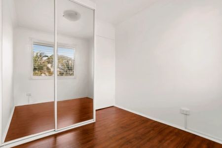 2Bedrooms, 1Bathrooms - Photo 2