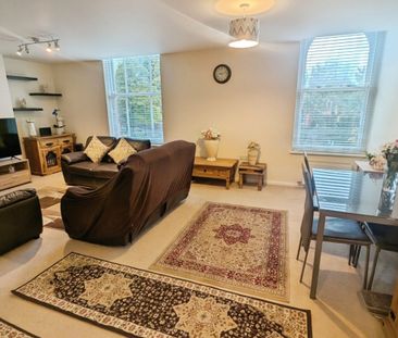 2 bedroom Flat To Let - Photo 2