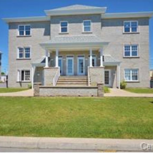 4 1/2 **style Condo** - Photo 1