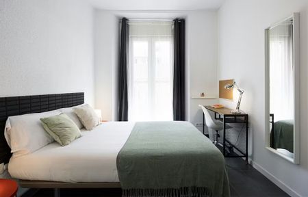 Calle de Noviciado, Madrid, Community of Madrid 28015 - Photo 3