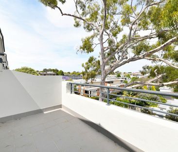 Modern Apartment With Secure Parking - Photo 3