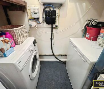 HOLLY HOUSE, BRENTWOOD - Photo 2